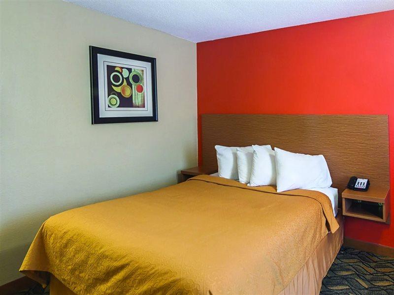 Days Inn & Suites By Wyndham Arlington Near Six Flags Kültér fotó